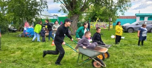Симек собрал друзей: в Малых Мемях отметили чувашский народный праздник
