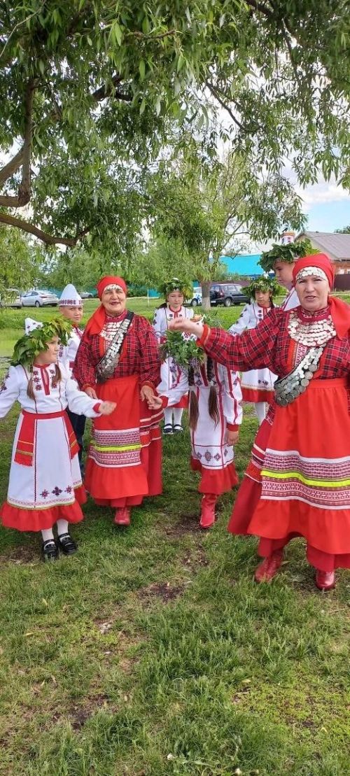 Симек собрал друзей: в Малых Мемях отметили чувашский народный праздник