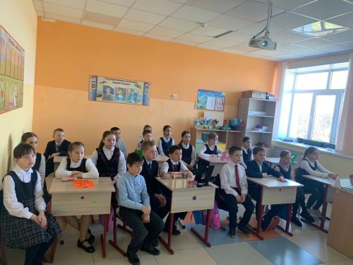 «Песни Победы — эхо нашей памяти»: в Кушманской школе прошли «Разговоры о важном»