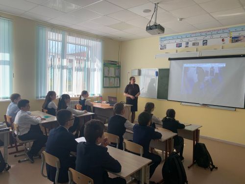 «Песни Победы — эхо нашей памяти»: в Кушманской школе прошли «Разговоры о важном»