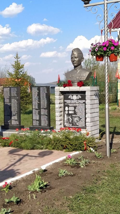На открытии бюста полному кавалеру ордена Славы в Надеждине присутствовал депутат Госдумы РФ