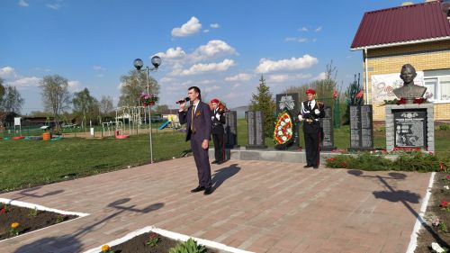 На открытии бюста полному кавалеру ордена Славы в Надеждине присутствовал депутат Госдумы РФ