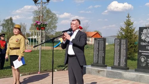 На открытии бюста полному кавалеру ордена Славы в Надеждине присутствовал депутат Госдумы РФ
