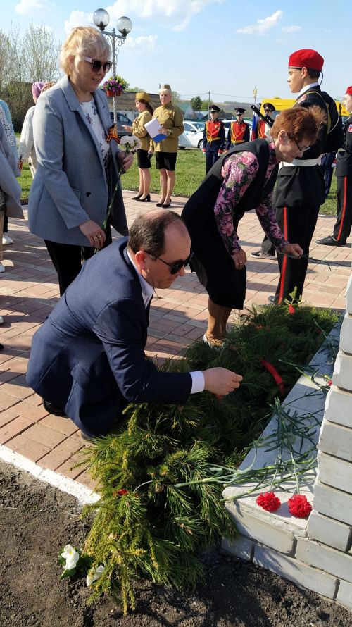 На открытии бюста полному кавалеру ордена Славы в Надеждине присутствовал депутат Госдумы РФ