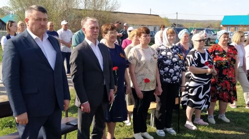 На открытии бюста полному кавалеру ордена Славы в Надеждине присутствовал депутат Госдумы РФ