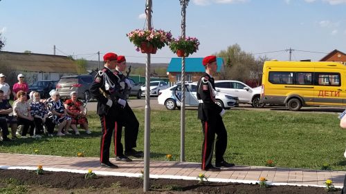 На открытии бюста полному кавалеру ордена Славы в Надеждине присутствовал депутат Госдумы РФ