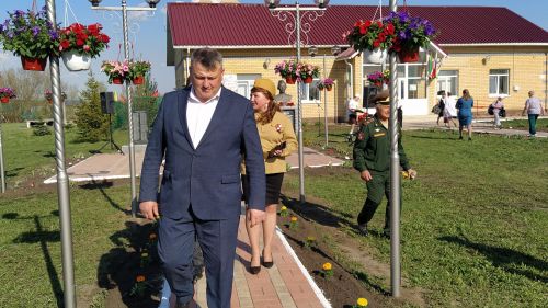На открытии бюста полному кавалеру ордена Славы в Надеждине присутствовал депутат Госдумы РФ