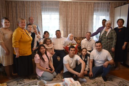 В преддверии Дня Победы Максим Топилин навестил в Малых Кайбицах 92 летнюю жительницу блокадного Ленинграда
