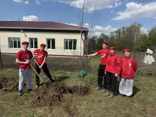 В Хозесановской школе прошла акция «Сад памяти»