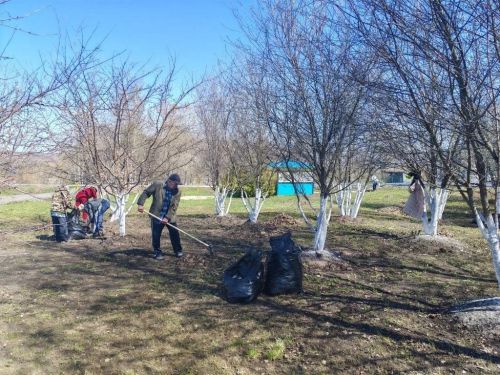 В Кайбицком доме-интернате теплый солнечный день посвятили благоустройству
