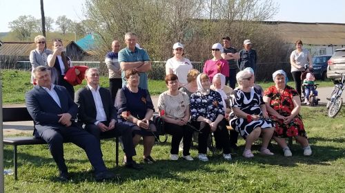 На открытии бюста полному кавалеру ордена Славы в Надеждине присутствовал депутат Госдумы РФ