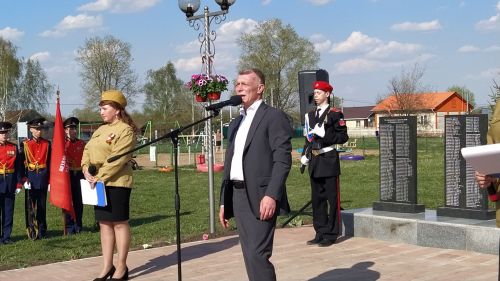 На открытии бюста полному кавалеру ордена Славы в Надеждине присутствовал депутат Госдумы РФ