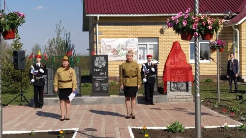 На открытии бюста полному кавалеру ордена Славы в Надеждине присутствовал депутат Госдумы РФ