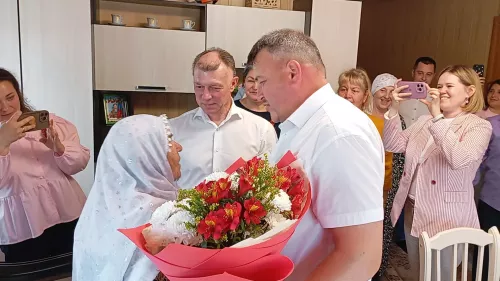 В преддверии Дня Победы Максим Топилин навестил в Малых Кайбицах 92 летнюю жительницу блокадного Ленинграда