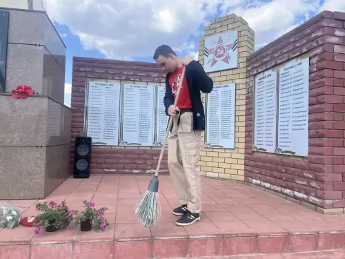Юнармейцы отряда имени кавалера ордена Трудового Красного Знамени Евгения Геннадиевича Тутаева из Федоровского присоединились к всероссийской акции «Дорога к Обелиску»