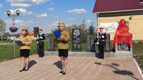 На открытии бюста полному кавалеру ордена Славы в Надеждине присутствовал депутат Госдумы РФ