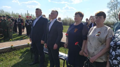 На открытии бюста полному кавалеру ордена Славы в Надеждине присутствовал депутат Госдумы РФ