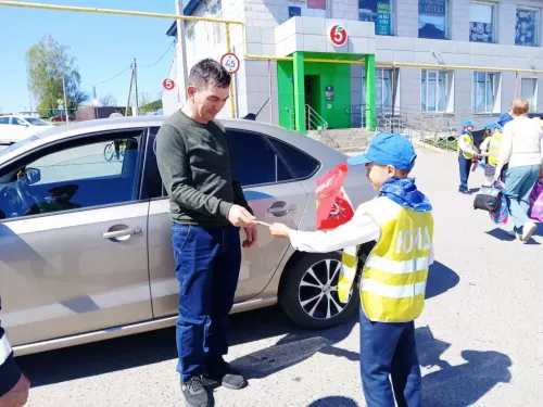 В Кайбицком районе отряд ЮИД провел патриотическую акцию «Георгиевская лента»