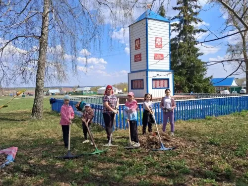 Память в наших сердцах и делах: субботник в Багаевской школе