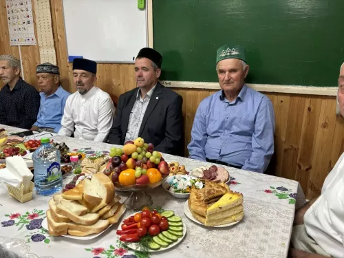 Бортас авылы мәчетендә Гөлирә белән Әсхәт Хәйруллин гаиләсе Корбан ашы үткәрде