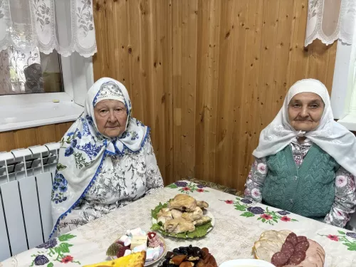 Бортас авылы мәчетендә Гөлирә белән Әсхәт Хәйруллин гаиләсе Корбан ашы үткәрде