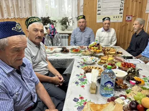 Бортас авылы мәчетендә Гөлирә белән Әсхәт Хәйруллин гаиләсе Корбан ашы үткәрде
