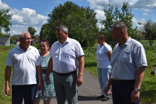 Кайбыч районы башлыгы мәктәпләр, балалар бакчаларына нинди ремонт кирәклеген урыннарга барып ачыклый