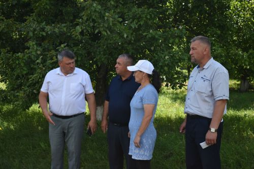 Кайбыч районы башлыгы мәктәпләр, балалар бакчаларына нинди ремонт кирәклеген урыннарга барып ачыклый