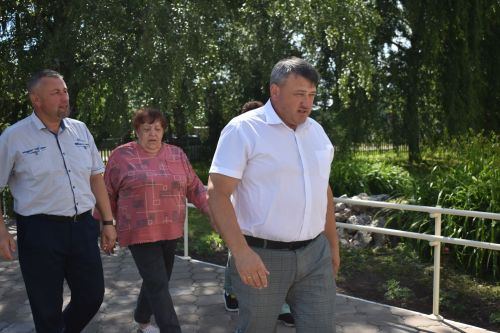 Кайбыч районы башлыгы мәктәпләр, балалар бакчаларына нинди ремонт кирәклеген урыннарга барып ачыклый