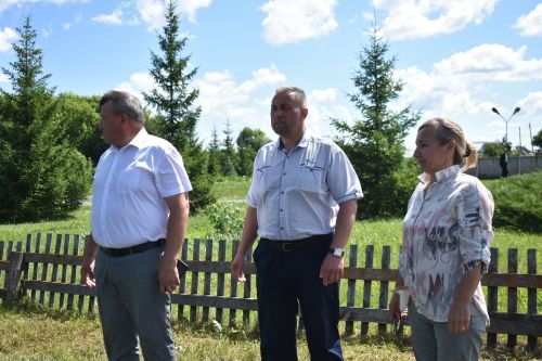 Кайбыч районы башлыгы мәктәпләр, балалар бакчаларына нинди ремонт кирәклеген урыннарга барып ачыклый