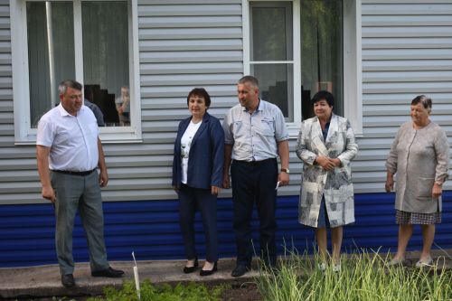 Кайбыч районы башлыгы мәктәпләр, балалар бакчаларына нинди ремонт кирәклеген урыннарга барып ачыклый