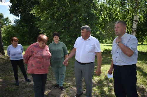 Кайбыч районы башлыгы мәктәпләр, балалар бакчаларына нинди ремонт кирәклеген урыннарга барып ачыклый