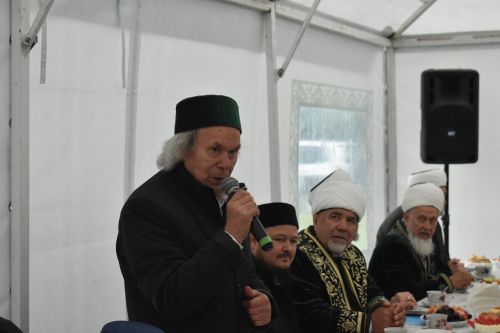 Тарихка таянып, киләчәккә юл: Кошманда сөннәтчелек традицияләренә багышланган фәнни-гамәли конференция узды