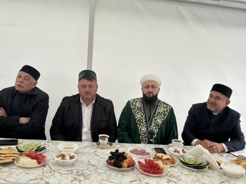 Тарихка таянып, киләчәккә юл: Кошманда сөннәтчелек традицияләренә багышланган фәнни-гамәли конференция узды