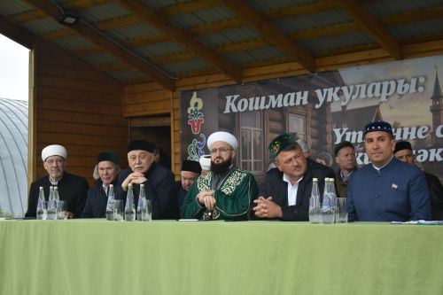 Тарихка таянып, киләчәккә юл: Кошманда сөннәтчелек традицияләренә багышланган фәнни-гамәли конференция узды