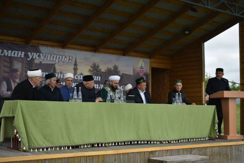 Тарихка таянып, киләчәккә юл: Кошманда сөннәтчелек традицияләренә багышланган фәнни-гамәли конференция узды