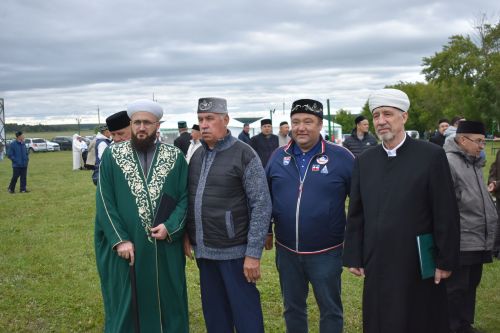 Тарихка таянып, киләчәккә юл: Кошманда сөннәтчелек традицияләренә багышланган фәнни-гамәли конференция узды