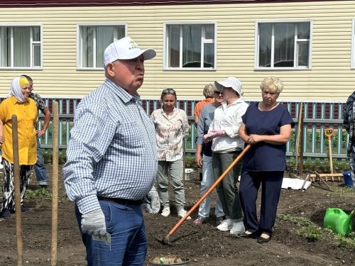 Кандидат сельскохозяйственных наук Харис Камалеев провел в Кайбицком районе мастер-класс по посадке и выращиванию овощных культур