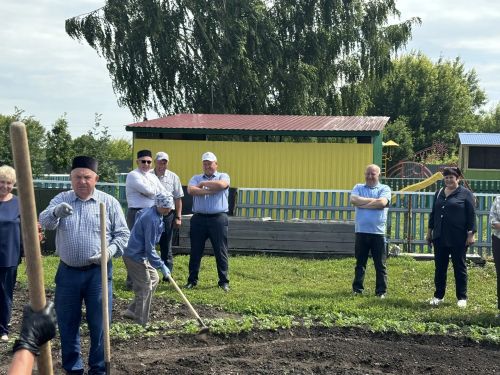 Кандидат сельскохозяйственных наук Харис Камалеев провел в Кайбицком районе мастер-класс по посадке и выращиванию овощных культур