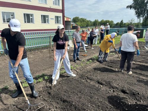 Кандидат сельскохозяйственных наук Харис Камалеев провел в Кайбицком районе мастер-класс по посадке и выращиванию овощных культур