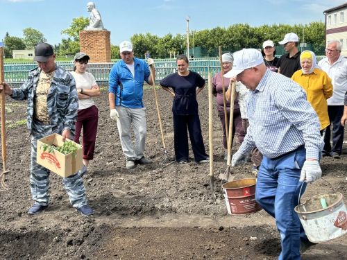 Кандидат сельскохозяйственных наук Харис Камалеев провел в Кайбицком районе мастер-класс по посадке и выращиванию овощных культур