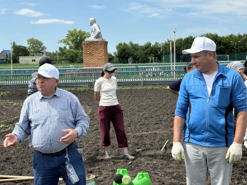 Кандидат сельскохозяйственных наук Харис Камалеев провел в Кайбицком районе мастер-класс по посадке и выращиванию овощных культур
