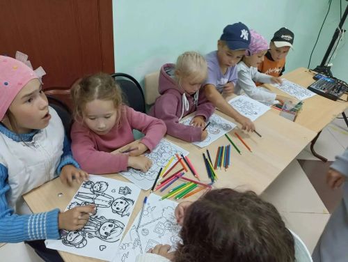 В селе Берлибаш работники культуры провели конкурс рисунков «Моя семья», приуроченный к Международному Дню семьи