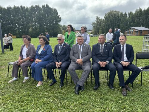 В парке отдыха «Дубрава» прошла ежегодная благотворительная акция «Помоги собраться в школу»