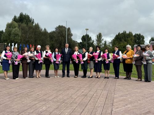 В парке отдыха «Дубрава» прошла ежегодная благотворительная акция «Помоги собраться в школу»