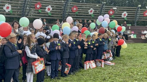 В парке отдыха «Дубрава» прошла ежегодная благотворительная акция «Помоги собраться в школу»