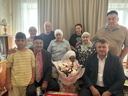 Жительницу Афанасьевки Равилю Фасхутдинову поздравили с 90-летием