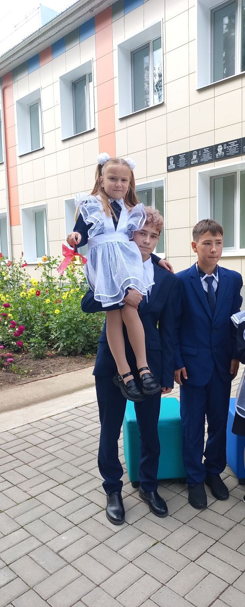 Иске Тәрбит урта мәктәбендә Белем бәйрәме тантаналы рәвештә узды