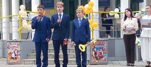Иске Тәрбит урта мәктәбендә Белем бәйрәме тантаналы рәвештә узды