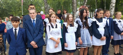 Иске Тәрбит урта мәктәбендә Белем бәйрәме тантаналы рәвештә узды